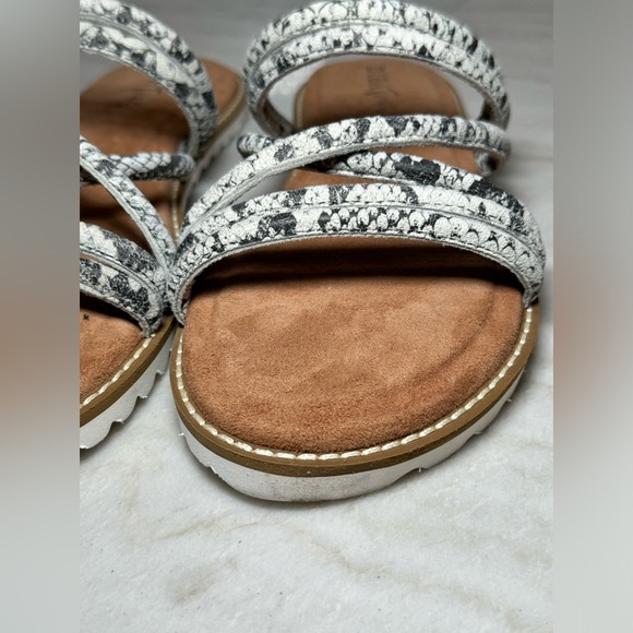 Diba True Cedar Cove Sandals subtle snakeskin NIB size 6 - Picture 10 of 16